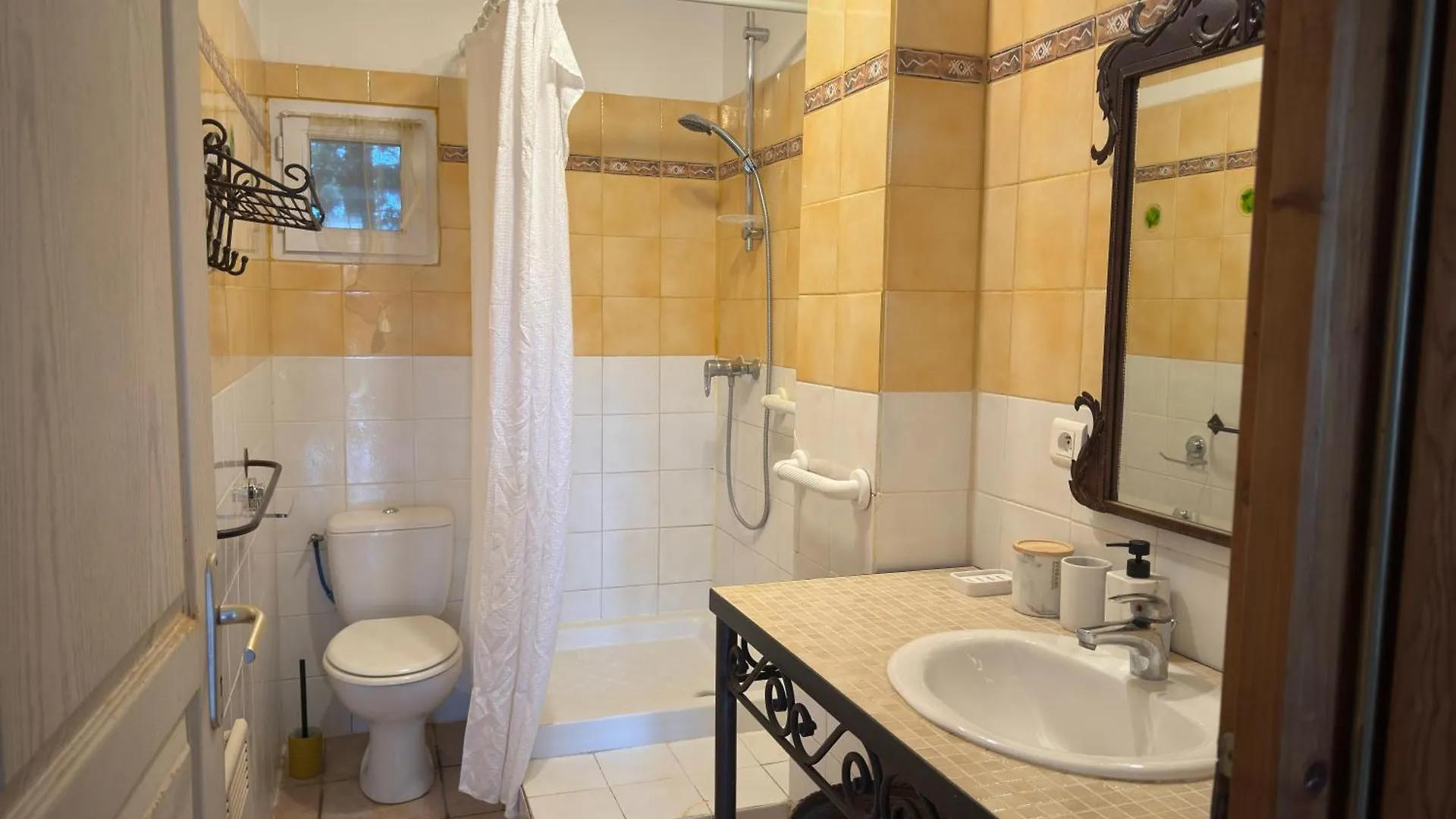 Seasonal Rental In The Heart Of The Alpilles Fontvieille 0*,