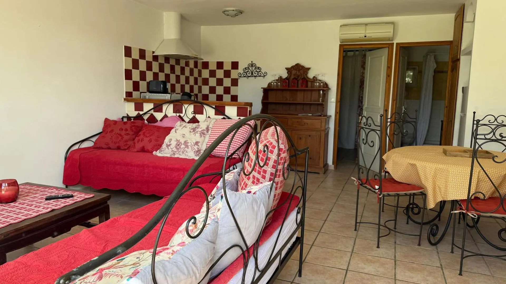 Holiday home Seasonal Rental In The Heart Of The Alpilles Fontvieille